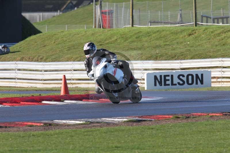 Motorcycle action photographs;Trackday digital images;event digital images;eventdigitalimages;no limits trackday;peter wileman photography;snetterton;snetterton circuit norfolk;snetterton photographs;trackday;trackday photos
