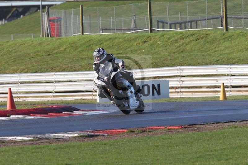 Motorcycle action photographs;Trackday digital images;event digital images;eventdigitalimages;no limits trackday;peter wileman photography;snetterton;snetterton circuit norfolk;snetterton photographs;trackday;trackday photos