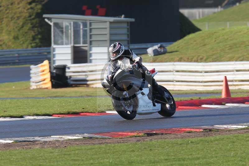 Motorcycle action photographs;Trackday digital images;event digital images;eventdigitalimages;no limits trackday;peter wileman photography;snetterton;snetterton circuit norfolk;snetterton photographs;trackday;trackday photos