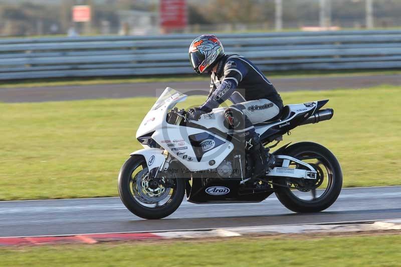 Motorcycle action photographs;Trackday digital images;event digital images;eventdigitalimages;no limits trackday;peter wileman photography;snetterton;snetterton circuit norfolk;snetterton photographs;trackday;trackday photos
