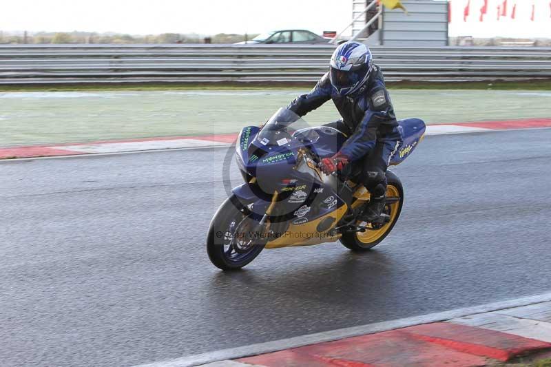 Motorcycle action photographs;Trackday digital images;event digital images;eventdigitalimages;no limits trackday;peter wileman photography;snetterton;snetterton circuit norfolk;snetterton photographs;trackday;trackday photos