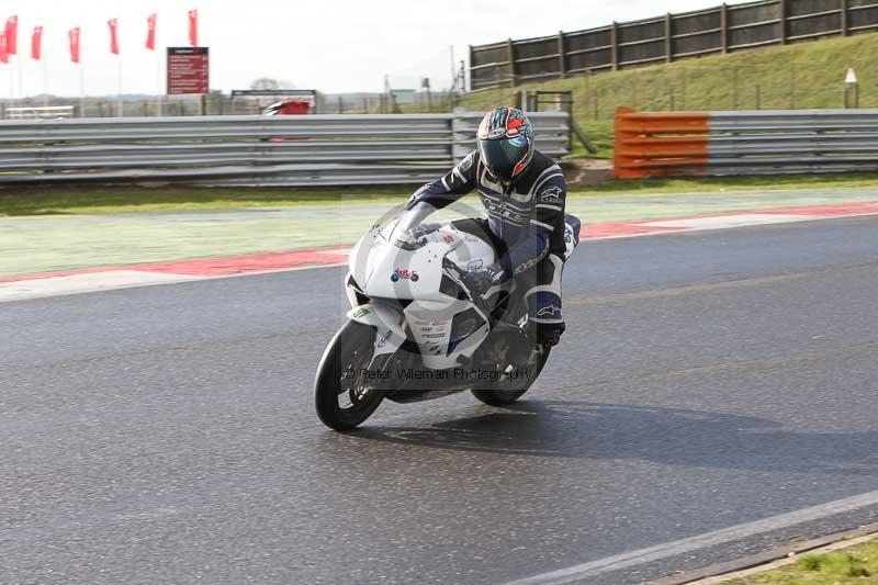 Motorcycle action photographs;Trackday digital images;event digital images;eventdigitalimages;no limits trackday;peter wileman photography;snetterton;snetterton circuit norfolk;snetterton photographs;trackday;trackday photos