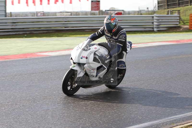Motorcycle action photographs;Trackday digital images;event digital images;eventdigitalimages;no limits trackday;peter wileman photography;snetterton;snetterton circuit norfolk;snetterton photographs;trackday;trackday photos