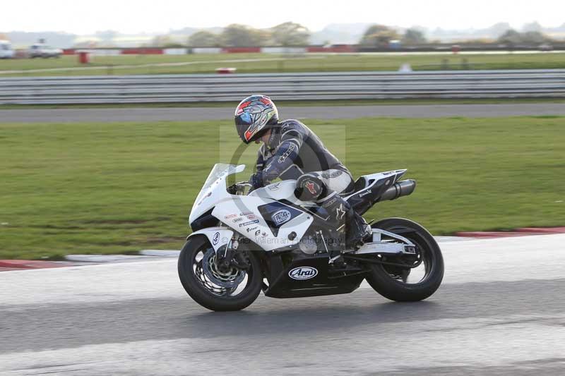Motorcycle action photographs;Trackday digital images;event digital images;eventdigitalimages;no limits trackday;peter wileman photography;snetterton;snetterton circuit norfolk;snetterton photographs;trackday;trackday photos