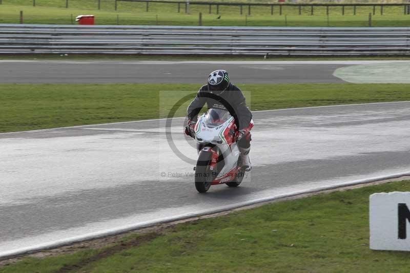 Motorcycle action photographs;Trackday digital images;event digital images;eventdigitalimages;no limits trackday;peter wileman photography;snetterton;snetterton circuit norfolk;snetterton photographs;trackday;trackday photos