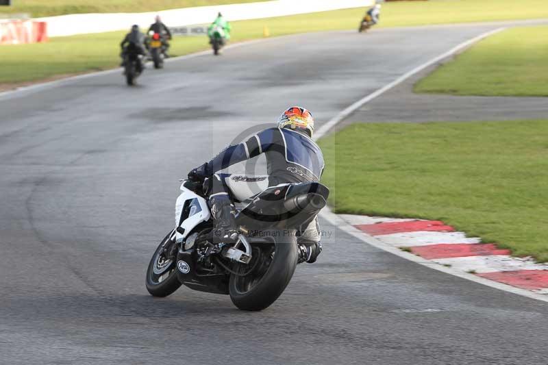 Motorcycle action photographs;Trackday digital images;event digital images;eventdigitalimages;no limits trackday;peter wileman photography;snetterton;snetterton circuit norfolk;snetterton photographs;trackday;trackday photos