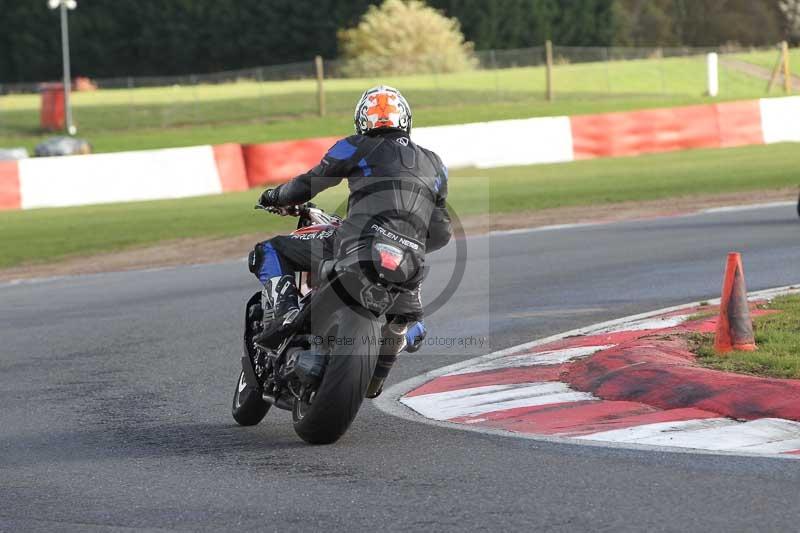 Motorcycle action photographs;Trackday digital images;event digital images;eventdigitalimages;no limits trackday;peter wileman photography;snetterton;snetterton circuit norfolk;snetterton photographs;trackday;trackday photos