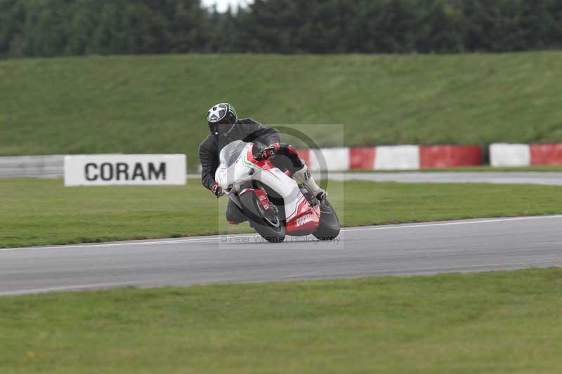 Motorcycle action photographs;Trackday digital images;event digital images;eventdigitalimages;no limits trackday;peter wileman photography;snetterton;snetterton circuit norfolk;snetterton photographs;trackday;trackday photos