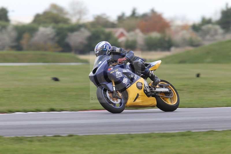 Motorcycle action photographs;Trackday digital images;event digital images;eventdigitalimages;no limits trackday;peter wileman photography;snetterton;snetterton circuit norfolk;snetterton photographs;trackday;trackday photos