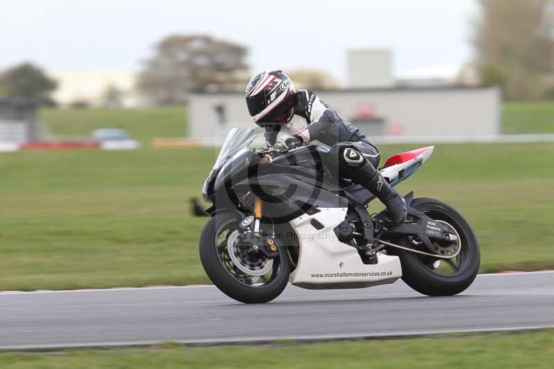 Motorcycle action photographs;Trackday digital images;event digital images;eventdigitalimages;no limits trackday;peter wileman photography;snetterton;snetterton circuit norfolk;snetterton photographs;trackday;trackday photos