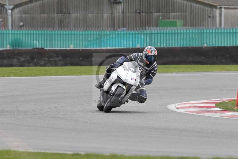 Motorcycle action photographs;Trackday digital images;event digital images;eventdigitalimages;no limits trackday;peter wileman photography;snetterton;snetterton circuit norfolk;snetterton photographs;trackday;trackday photos