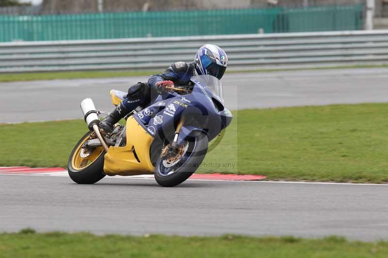 Motorcycle action photographs;Trackday digital images;event digital images;eventdigitalimages;no limits trackday;peter wileman photography;snetterton;snetterton circuit norfolk;snetterton photographs;trackday;trackday photos