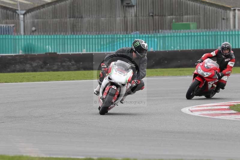 Motorcycle action photographs;Trackday digital images;event digital images;eventdigitalimages;no limits trackday;peter wileman photography;snetterton;snetterton circuit norfolk;snetterton photographs;trackday;trackday photos