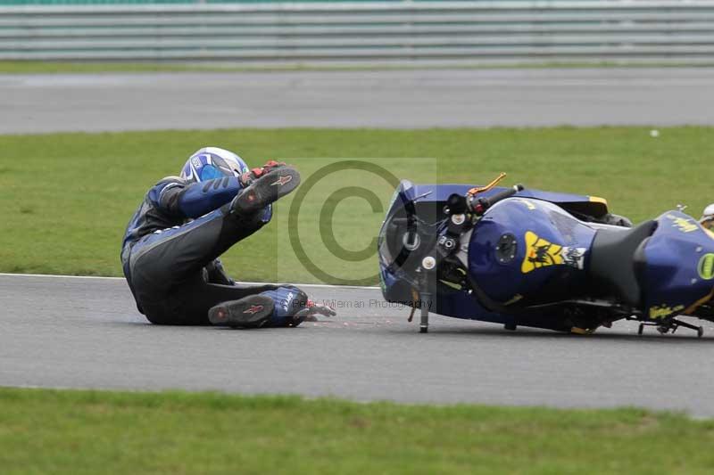 Motorcycle action photographs;Trackday digital images;event digital images;eventdigitalimages;no limits trackday;peter wileman photography;snetterton;snetterton circuit norfolk;snetterton photographs;trackday;trackday photos