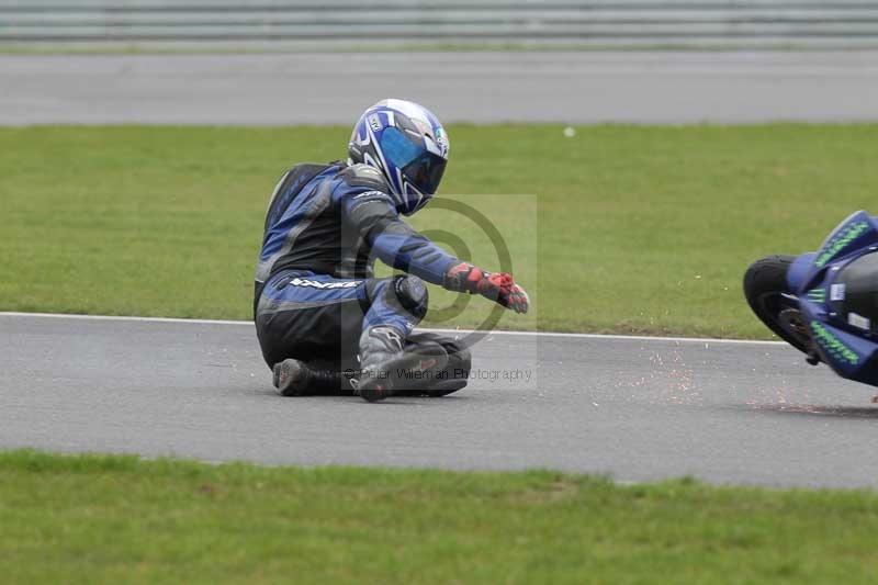 Motorcycle action photographs;Trackday digital images;event digital images;eventdigitalimages;no limits trackday;peter wileman photography;snetterton;snetterton circuit norfolk;snetterton photographs;trackday;trackday photos