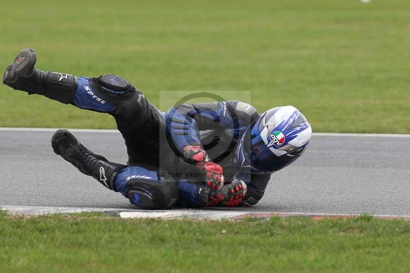 Motorcycle action photographs;Trackday digital images;event digital images;eventdigitalimages;no limits trackday;peter wileman photography;snetterton;snetterton circuit norfolk;snetterton photographs;trackday;trackday photos