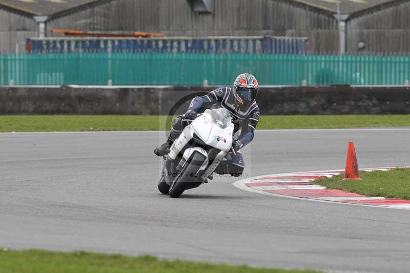 Motorcycle action photographs;Trackday digital images;event digital images;eventdigitalimages;no limits trackday;peter wileman photography;snetterton;snetterton circuit norfolk;snetterton photographs;trackday;trackday photos