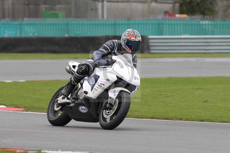 Motorcycle action photographs;Trackday digital images;event digital images;eventdigitalimages;no limits trackday;peter wileman photography;snetterton;snetterton circuit norfolk;snetterton photographs;trackday;trackday photos