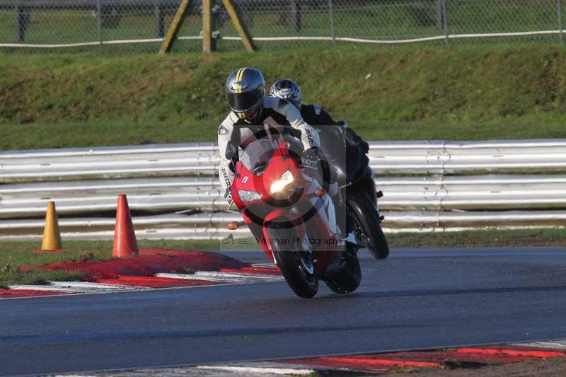 Motorcycle action photographs;Trackday digital images;event digital images;eventdigitalimages;no limits trackday;peter wileman photography;snetterton;snetterton circuit norfolk;snetterton photographs;trackday;trackday photos