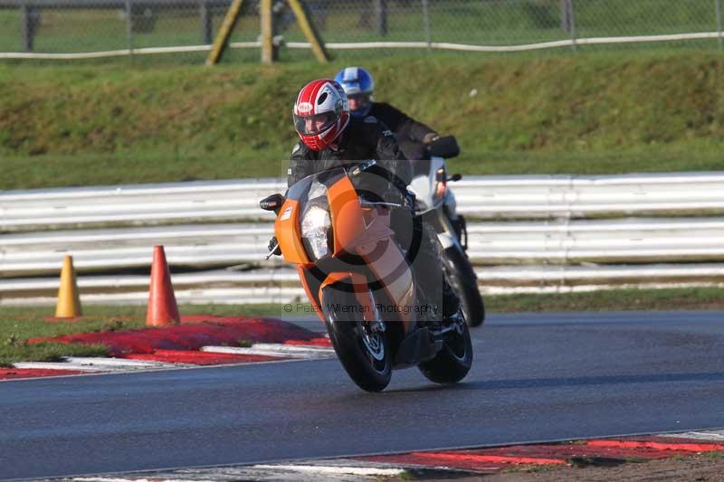 Motorcycle action photographs;Trackday digital images;event digital images;eventdigitalimages;no limits trackday;peter wileman photography;snetterton;snetterton circuit norfolk;snetterton photographs;trackday;trackday photos