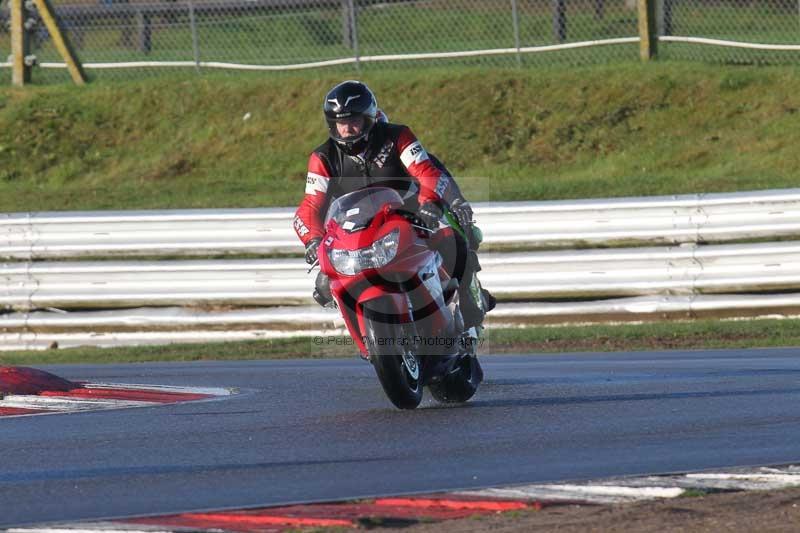 Motorcycle action photographs;Trackday digital images;event digital images;eventdigitalimages;no limits trackday;peter wileman photography;snetterton;snetterton circuit norfolk;snetterton photographs;trackday;trackday photos
