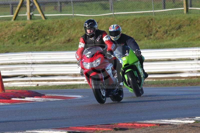 Motorcycle action photographs;Trackday digital images;event digital images;eventdigitalimages;no limits trackday;peter wileman photography;snetterton;snetterton circuit norfolk;snetterton photographs;trackday;trackday photos