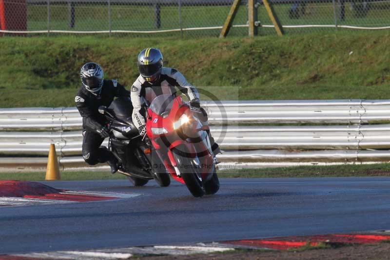 Motorcycle action photographs;Trackday digital images;event digital images;eventdigitalimages;no limits trackday;peter wileman photography;snetterton;snetterton circuit norfolk;snetterton photographs;trackday;trackday photos