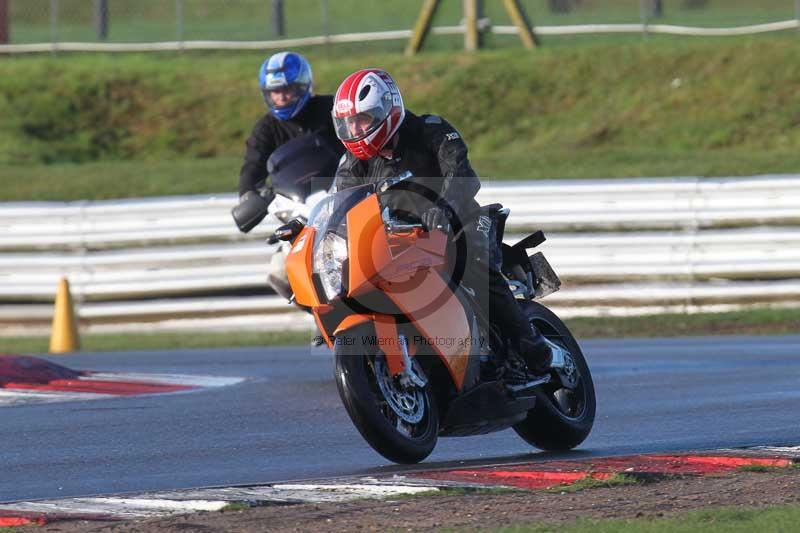 Motorcycle action photographs;Trackday digital images;event digital images;eventdigitalimages;no limits trackday;peter wileman photography;snetterton;snetterton circuit norfolk;snetterton photographs;trackday;trackday photos