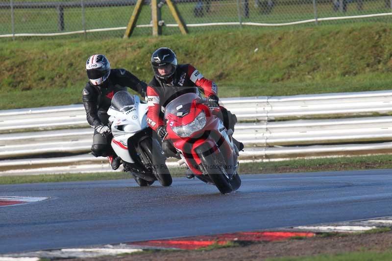 Motorcycle action photographs;Trackday digital images;event digital images;eventdigitalimages;no limits trackday;peter wileman photography;snetterton;snetterton circuit norfolk;snetterton photographs;trackday;trackday photos