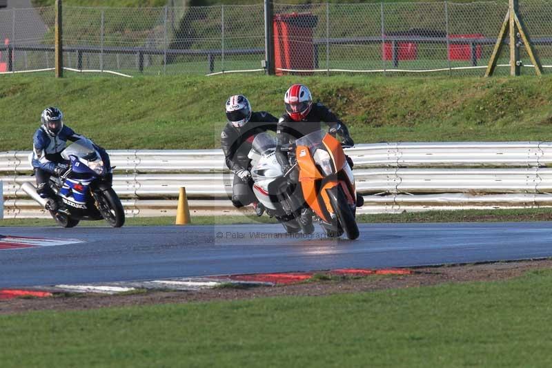 Motorcycle action photographs;Trackday digital images;event digital images;eventdigitalimages;no limits trackday;peter wileman photography;snetterton;snetterton circuit norfolk;snetterton photographs;trackday;trackday photos