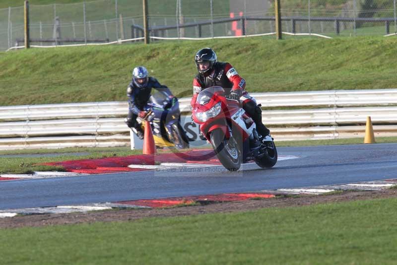 Motorcycle action photographs;Trackday digital images;event digital images;eventdigitalimages;no limits trackday;peter wileman photography;snetterton;snetterton circuit norfolk;snetterton photographs;trackday;trackday photos