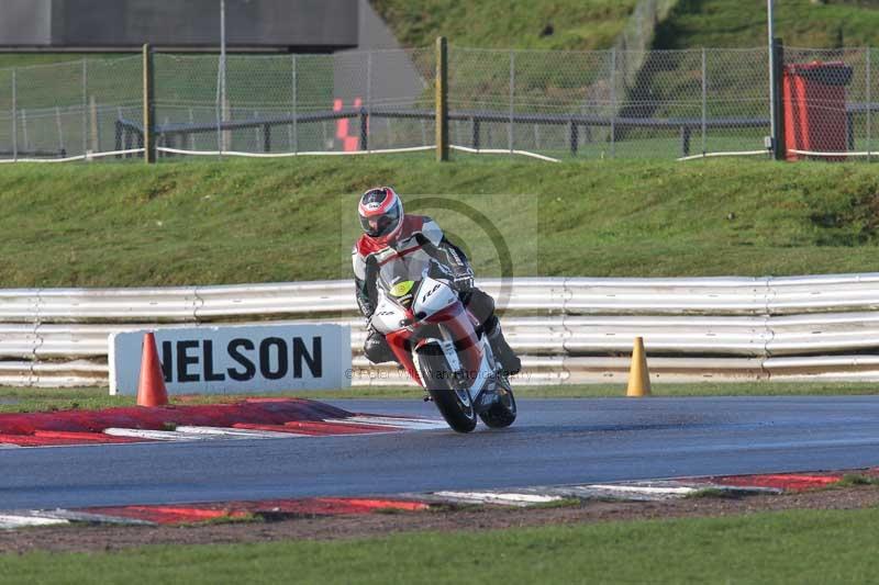 Motorcycle action photographs;Trackday digital images;event digital images;eventdigitalimages;no limits trackday;peter wileman photography;snetterton;snetterton circuit norfolk;snetterton photographs;trackday;trackday photos