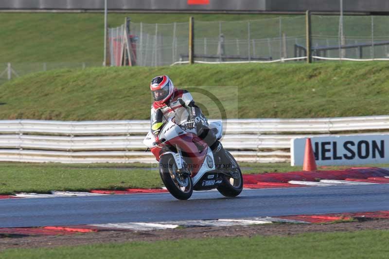Motorcycle action photographs;Trackday digital images;event digital images;eventdigitalimages;no limits trackday;peter wileman photography;snetterton;snetterton circuit norfolk;snetterton photographs;trackday;trackday photos