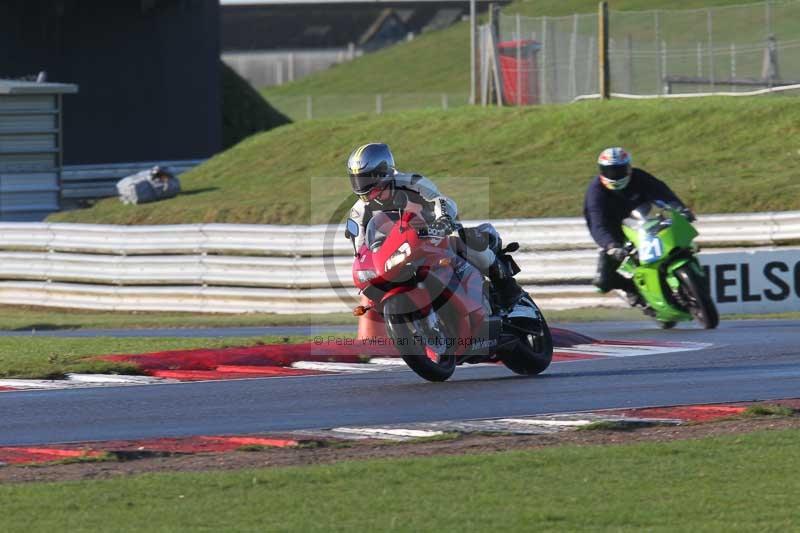 Motorcycle action photographs;Trackday digital images;event digital images;eventdigitalimages;no limits trackday;peter wileman photography;snetterton;snetterton circuit norfolk;snetterton photographs;trackday;trackday photos