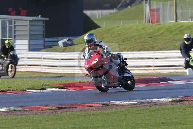 Motorcycle action photographs;Trackday digital images;event digital images;eventdigitalimages;no limits trackday;peter wileman photography;snetterton;snetterton circuit norfolk;snetterton photographs;trackday;trackday photos