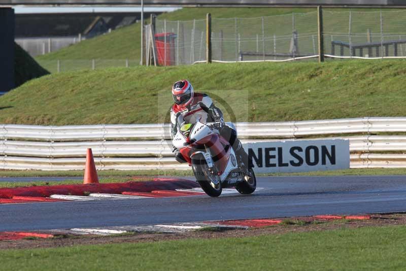 Motorcycle action photographs;Trackday digital images;event digital images;eventdigitalimages;no limits trackday;peter wileman photography;snetterton;snetterton circuit norfolk;snetterton photographs;trackday;trackday photos