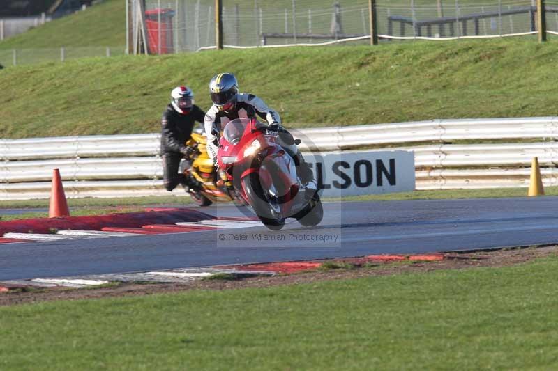 Motorcycle action photographs;Trackday digital images;event digital images;eventdigitalimages;no limits trackday;peter wileman photography;snetterton;snetterton circuit norfolk;snetterton photographs;trackday;trackday photos