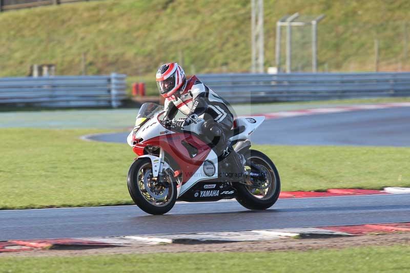 Motorcycle action photographs;Trackday digital images;event digital images;eventdigitalimages;no limits trackday;peter wileman photography;snetterton;snetterton circuit norfolk;snetterton photographs;trackday;trackday photos
