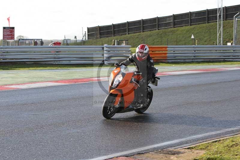 Motorcycle action photographs;Trackday digital images;event digital images;eventdigitalimages;no limits trackday;peter wileman photography;snetterton;snetterton circuit norfolk;snetterton photographs;trackday;trackday photos