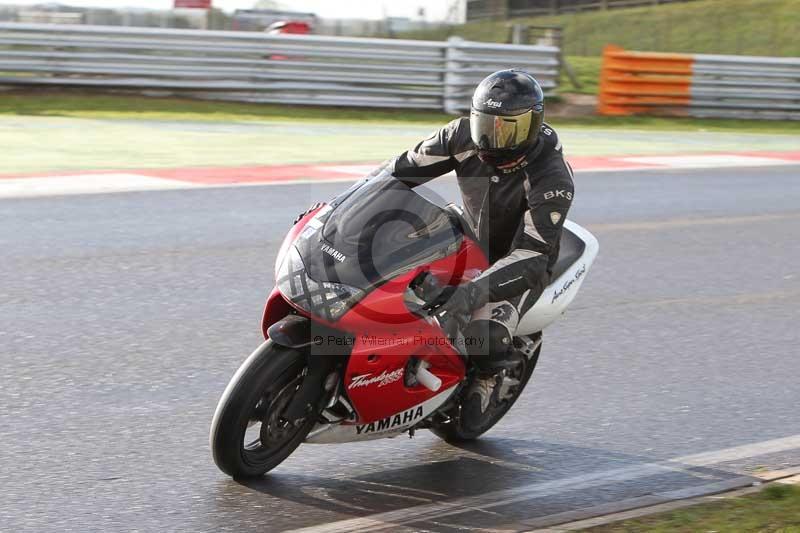 Motorcycle action photographs;Trackday digital images;event digital images;eventdigitalimages;no limits trackday;peter wileman photography;snetterton;snetterton circuit norfolk;snetterton photographs;trackday;trackday photos