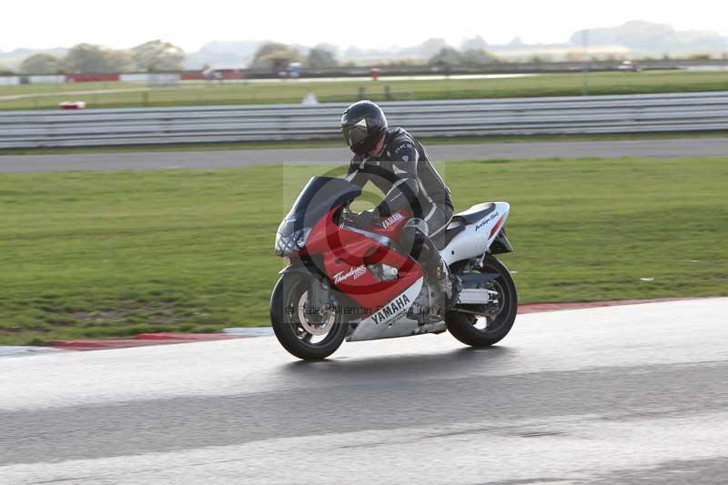 Motorcycle action photographs;Trackday digital images;event digital images;eventdigitalimages;no limits trackday;peter wileman photography;snetterton;snetterton circuit norfolk;snetterton photographs;trackday;trackday photos