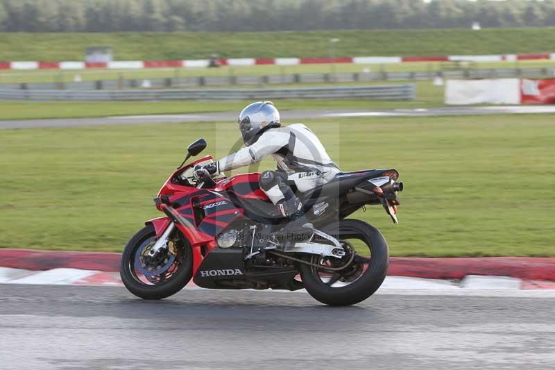 Motorcycle action photographs;Trackday digital images;event digital images;eventdigitalimages;no limits trackday;peter wileman photography;snetterton;snetterton circuit norfolk;snetterton photographs;trackday;trackday photos