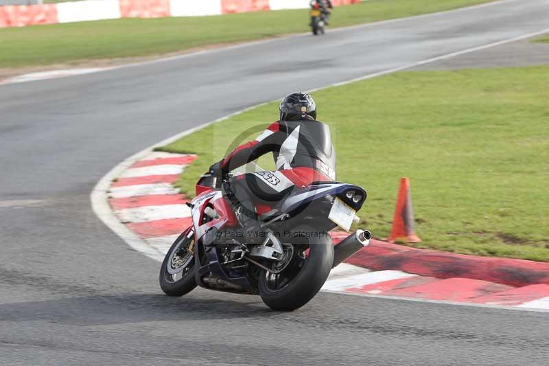 Motorcycle action photographs;Trackday digital images;event digital images;eventdigitalimages;no limits trackday;peter wileman photography;snetterton;snetterton circuit norfolk;snetterton photographs;trackday;trackday photos