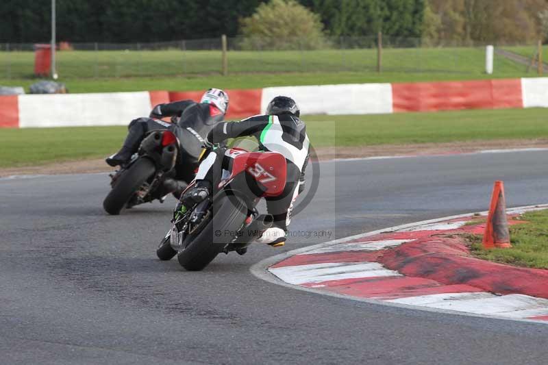 Motorcycle action photographs;Trackday digital images;event digital images;eventdigitalimages;no limits trackday;peter wileman photography;snetterton;snetterton circuit norfolk;snetterton photographs;trackday;trackday photos