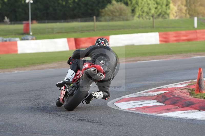 Motorcycle action photographs;Trackday digital images;event digital images;eventdigitalimages;no limits trackday;peter wileman photography;snetterton;snetterton circuit norfolk;snetterton photographs;trackday;trackday photos
