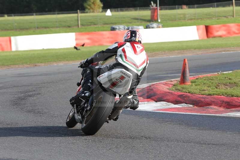 Motorcycle action photographs;Trackday digital images;event digital images;eventdigitalimages;no limits trackday;peter wileman photography;snetterton;snetterton circuit norfolk;snetterton photographs;trackday;trackday photos