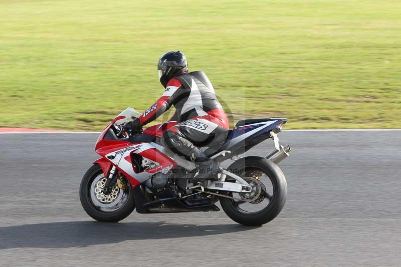 Motorcycle action photographs;Trackday digital images;event digital images;eventdigitalimages;no limits trackday;peter wileman photography;snetterton;snetterton circuit norfolk;snetterton photographs;trackday;trackday photos