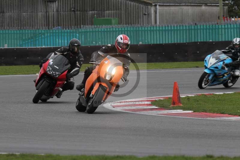 Motorcycle action photographs;Trackday digital images;event digital images;eventdigitalimages;no limits trackday;peter wileman photography;snetterton;snetterton circuit norfolk;snetterton photographs;trackday;trackday photos