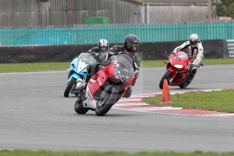 Motorcycle action photographs;Trackday digital images;event digital images;eventdigitalimages;no limits trackday;peter wileman photography;snetterton;snetterton circuit norfolk;snetterton photographs;trackday;trackday photos