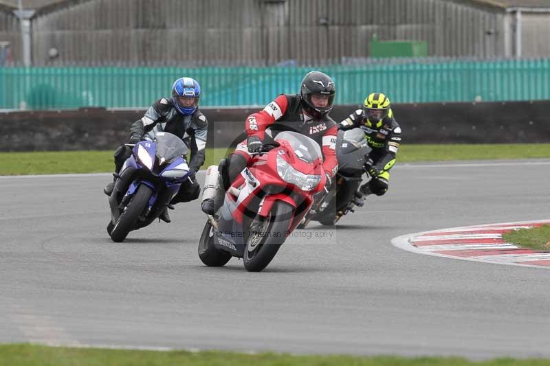 Motorcycle action photographs;Trackday digital images;event digital images;eventdigitalimages;no limits trackday;peter wileman photography;snetterton;snetterton circuit norfolk;snetterton photographs;trackday;trackday photos